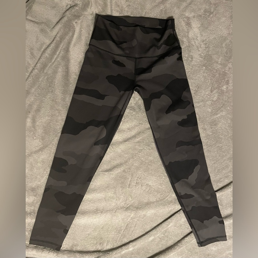 Aerie Black Camo Leggings size Large